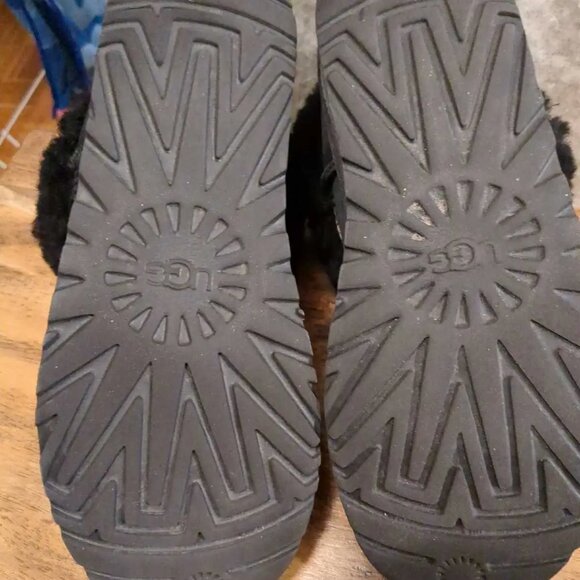 Women’s UGG Classic Short Mini Black Boots - Size 8 - Picture 6 of 6